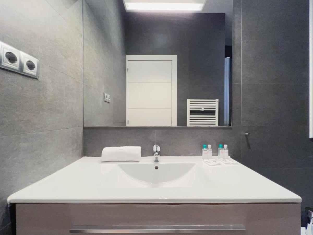 Stay U-Nique Apartments Fontanella Barcelona Ngoại thất bức ảnh